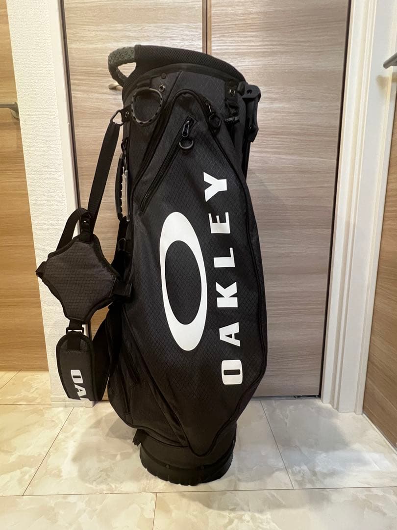 【最安値】OAKLEY ゴルフ キャディバック　スタンド付き　ブラック