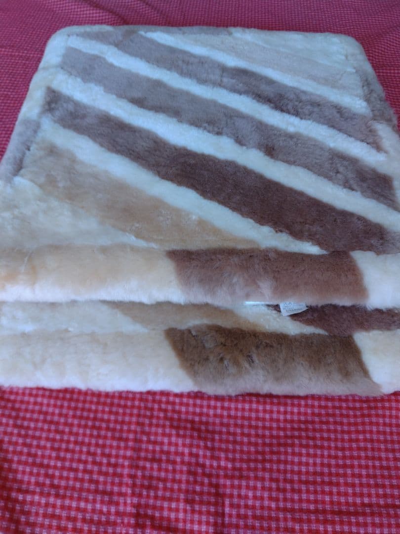 エクセルヒューマンExcelHuman ムートン座布団　新品未使用