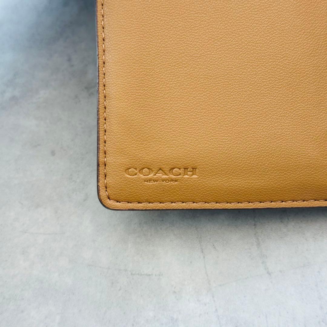 COACH シグネチャー ミディアム コーナー ジップ ウォレット カーキ×白