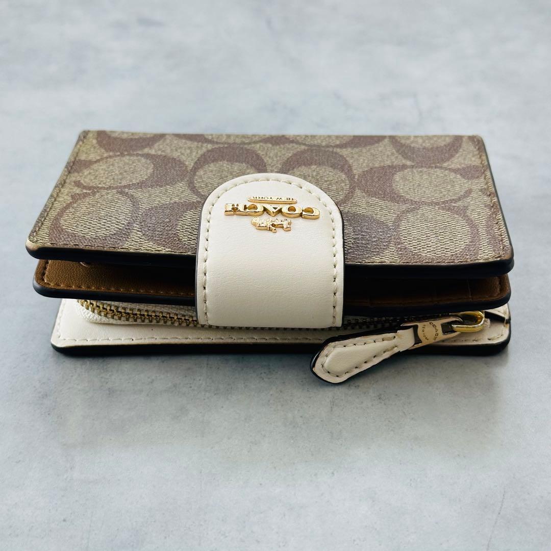 COACH シグネチャー ミディアム コーナー ジップ ウォレット カーキ×白