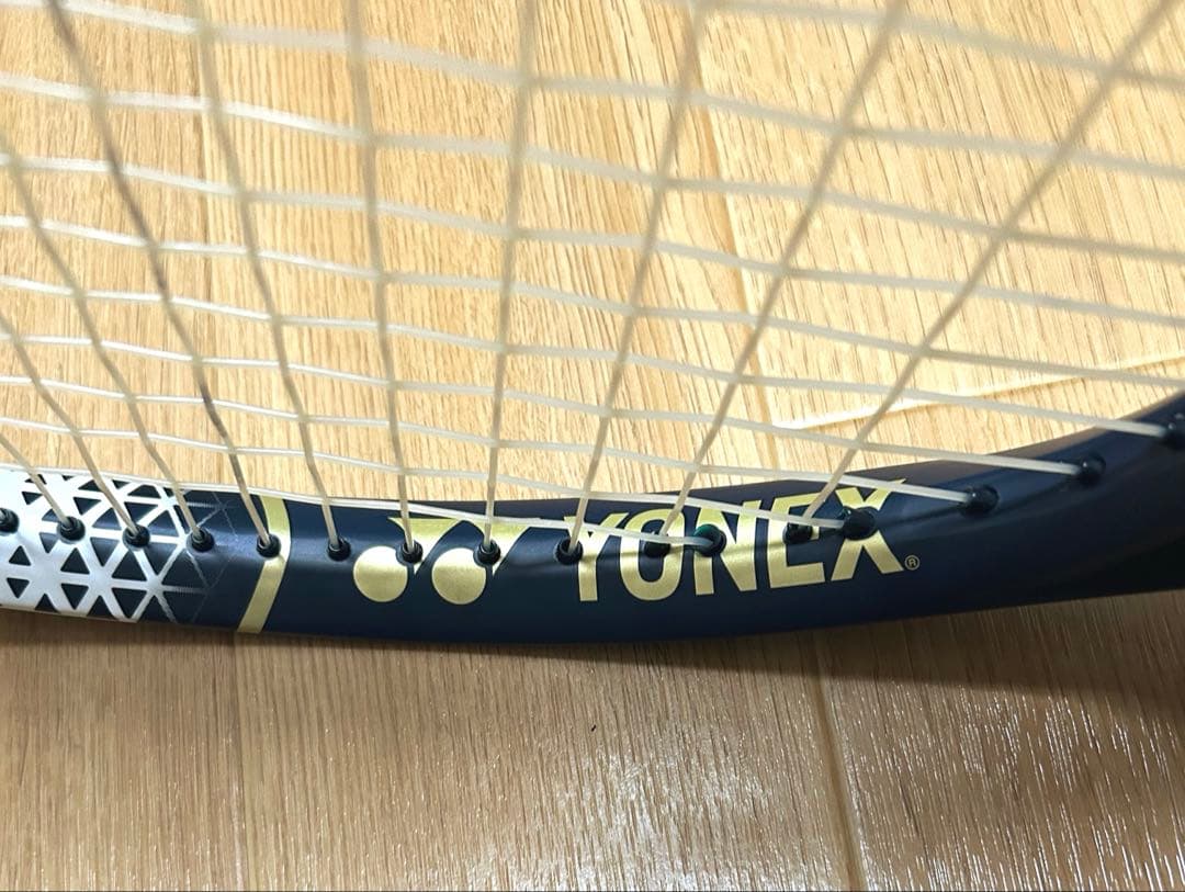 美品 ヨネックス　YONEX ASTREL 105 テニスラケット　G1E