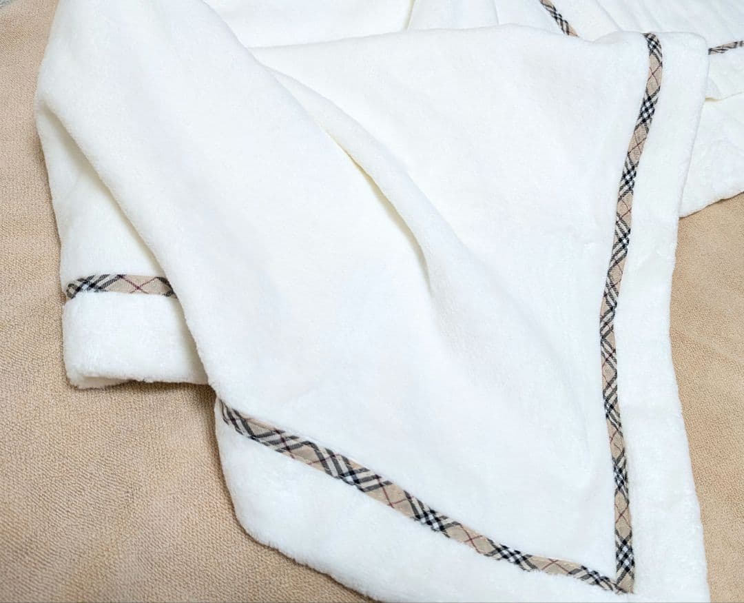 BURBERRY ホワイトブランケット　膝掛け