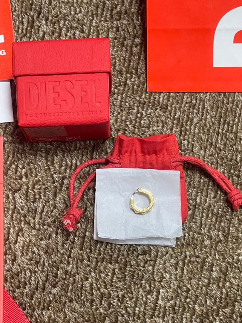 新品未使用 DIESEL ピアス ゴールド Dx1417 片耳 フープピアス