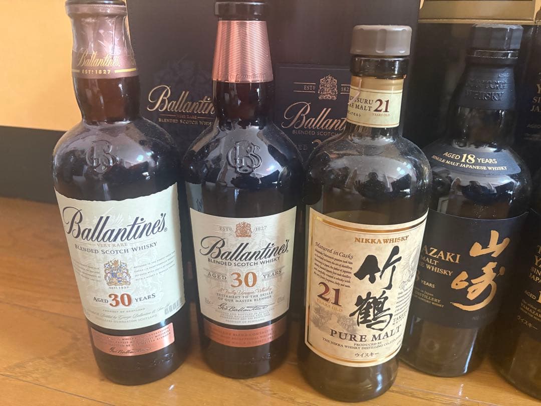 ウイスキーの空瓶と空箱