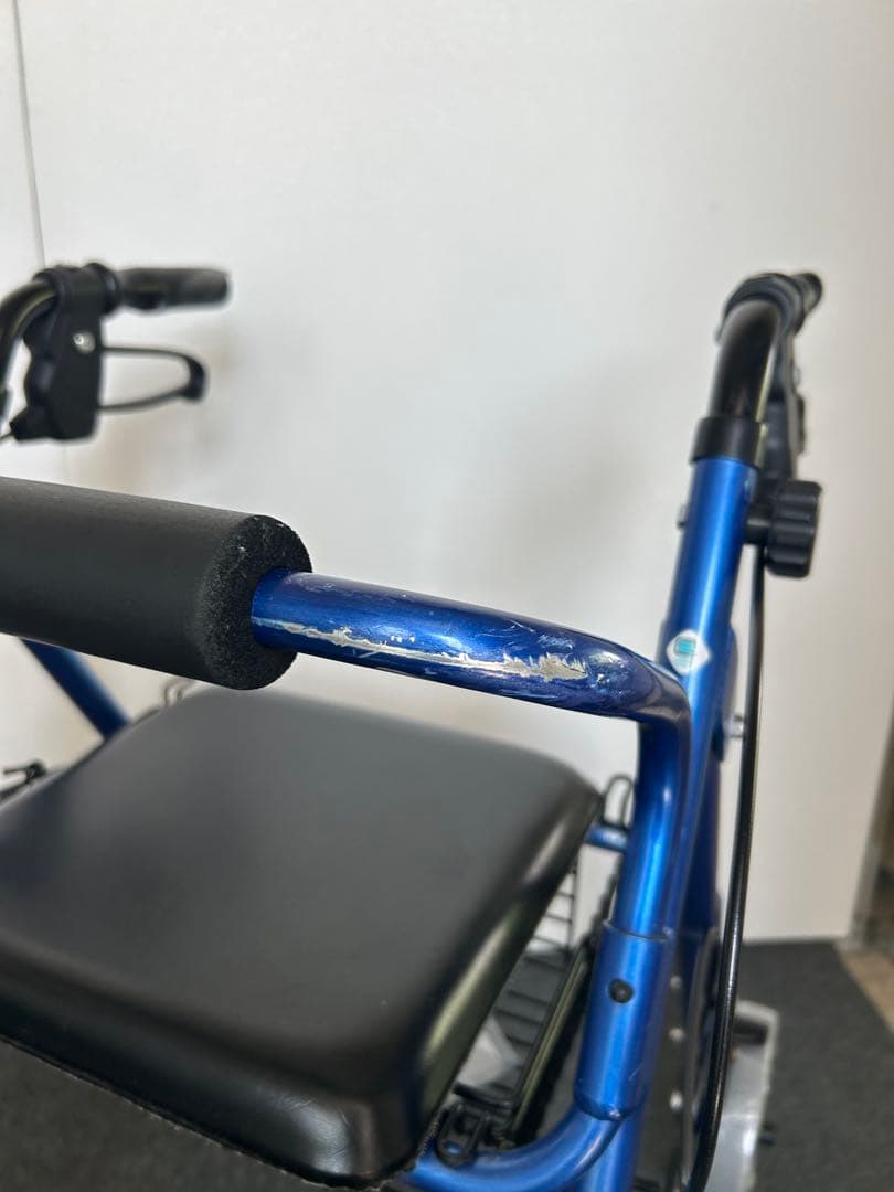 【送料込】竹虎　ハッピーⅡ　軽量歩行器　ブルーメタリック　かご付き