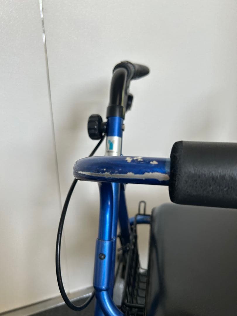 【送料込】竹虎　ハッピーⅡ　軽量歩行器　ブルーメタリック　かご付き