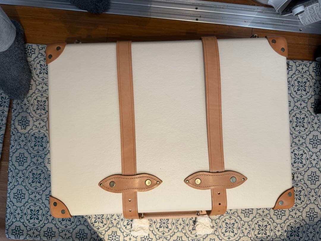 グローブトロッター　サファリ　アイボリーカラー新品未使用！