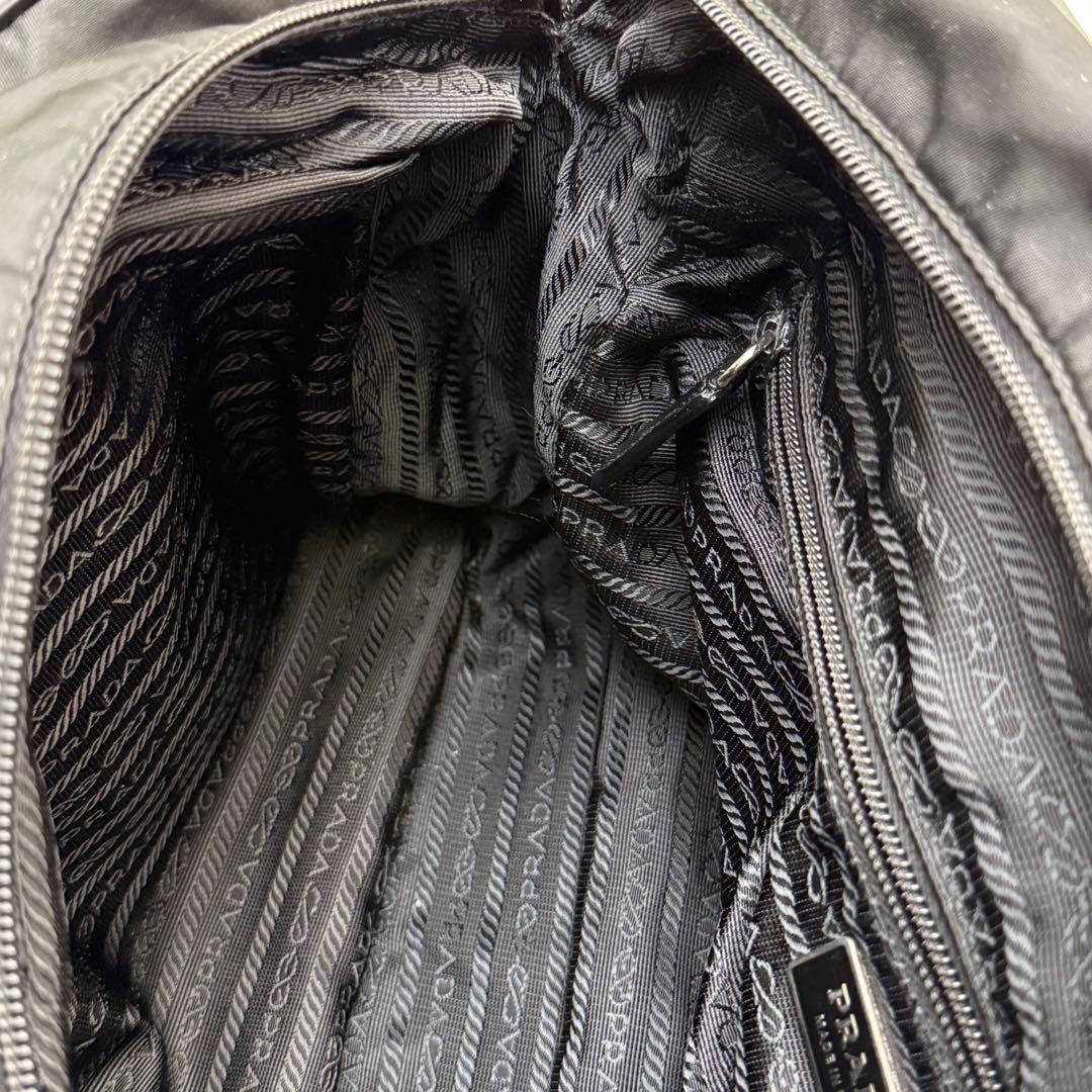 PRADAプラダ 三角ロゴ メンズ ショルダーバッグ サフィアーノ 白タグ