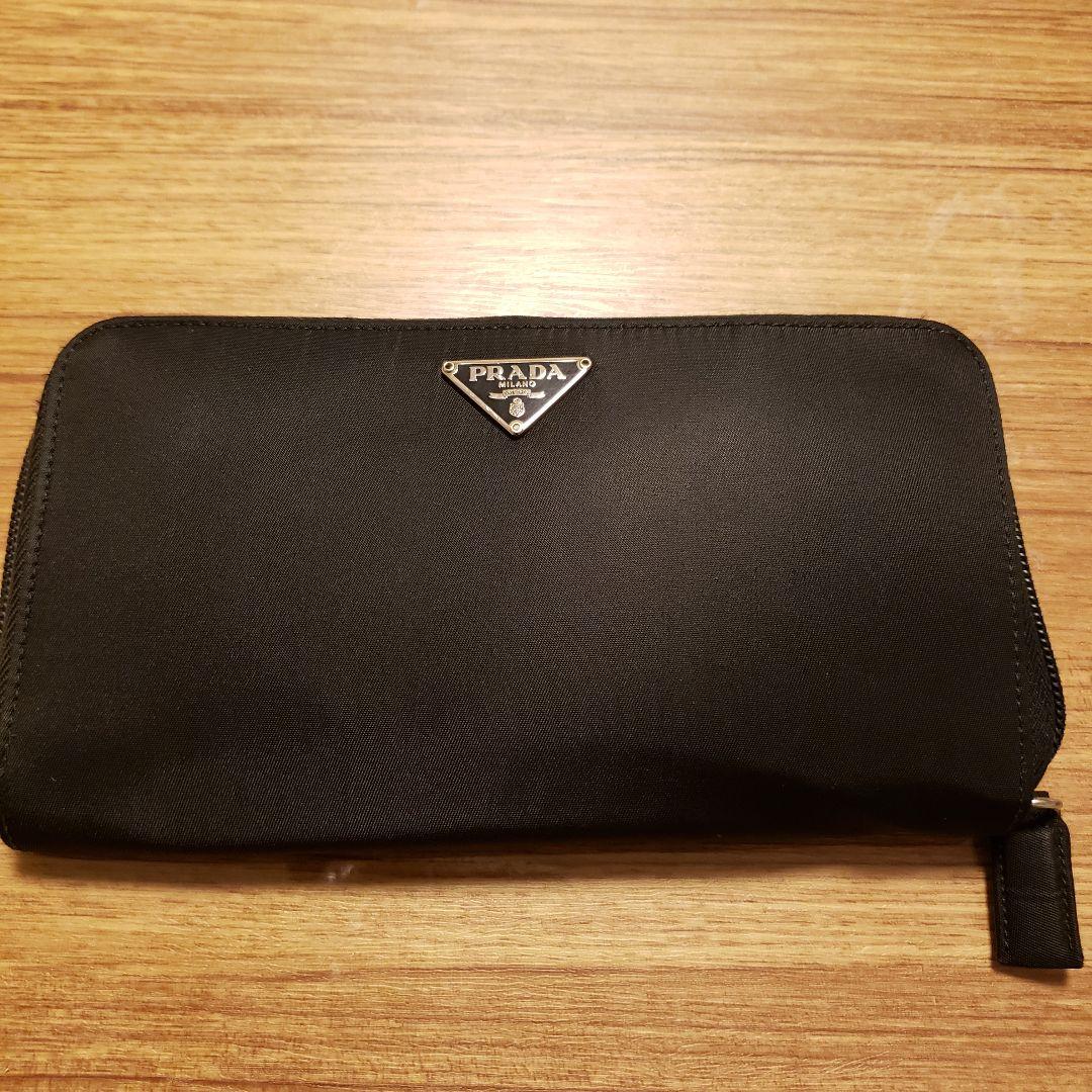 PRADA ブラック長財布