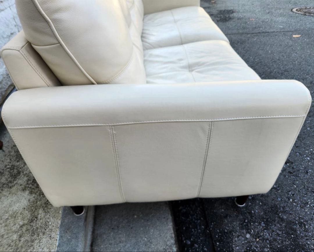 KEYUKA ケユカ アラモード　本革　2人掛けソファ　北欧　ホワイト