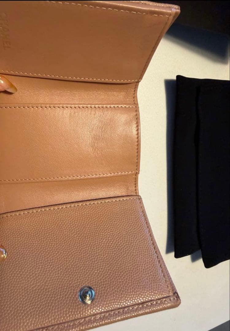 週末値下げ‼︎CHANEL ベージュ 三つ折り財布 キャビアスキン　キルティング