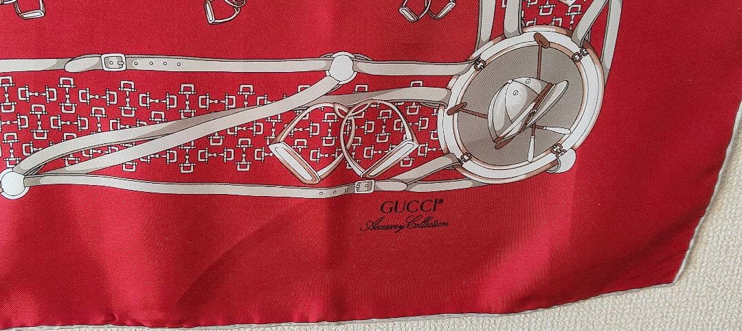GUCCI ラグジュアリーコレクション シルクスカーフ