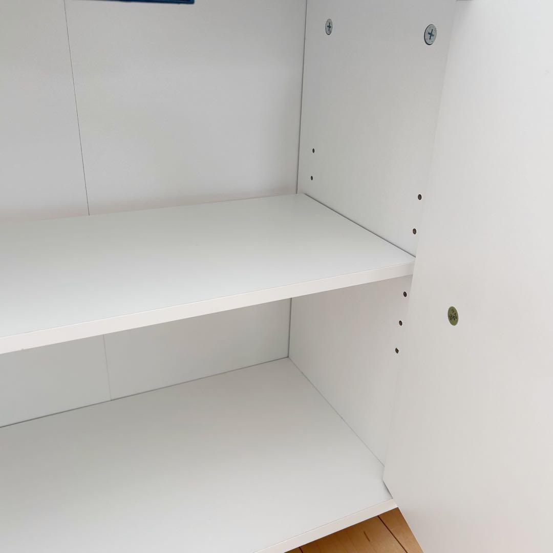 北欧　コンパクトキッチンカウンター　木目調　食器棚　ホワイトキャスターコンセント