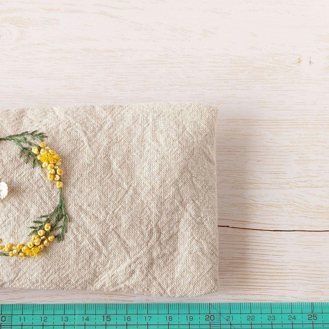 手刺繍入あずき/小豆のアイピロー【ミモザリースと蝶々】