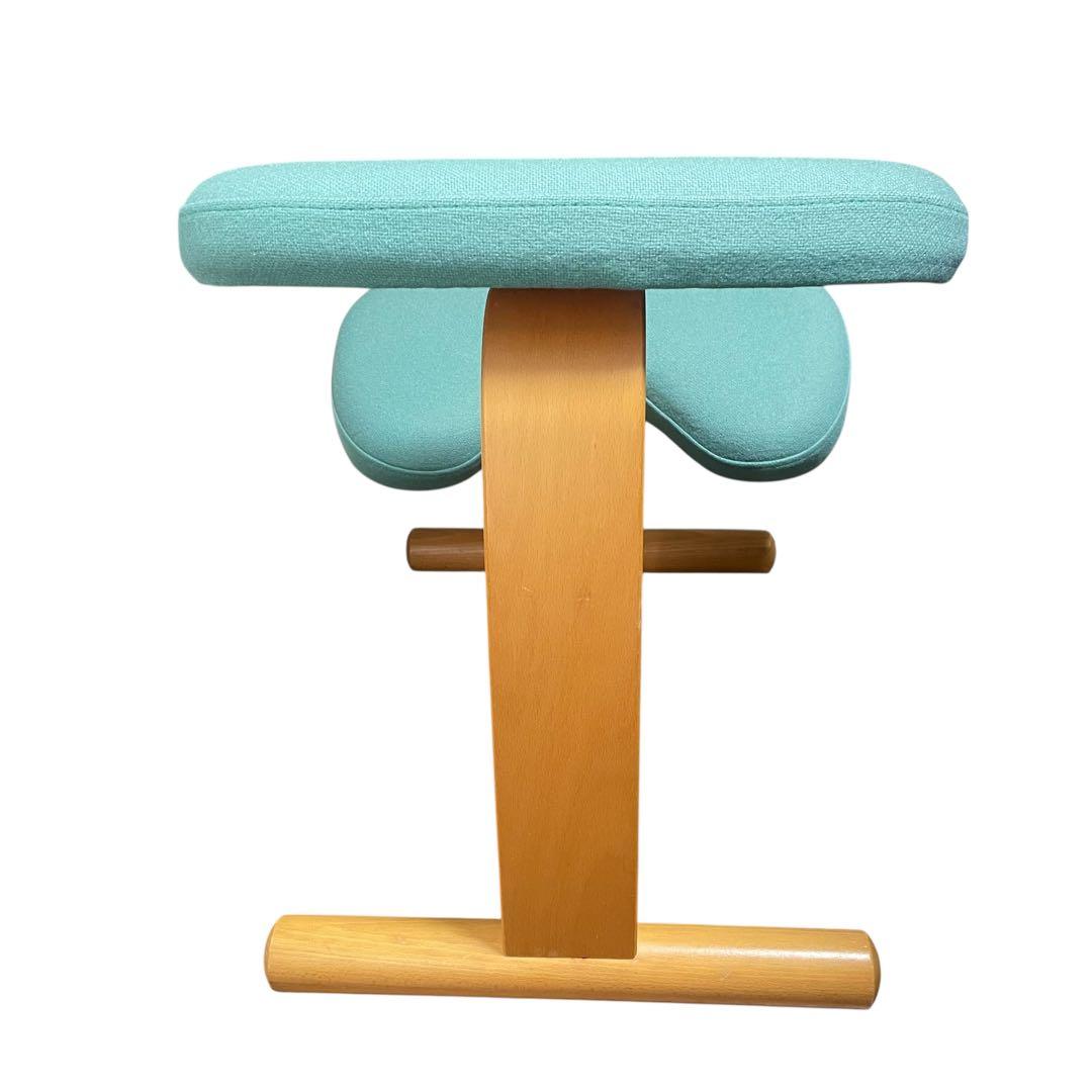 リボ社　バランスチェア　座面カバー付き　姿勢が良くなる椅子　バランスイージー