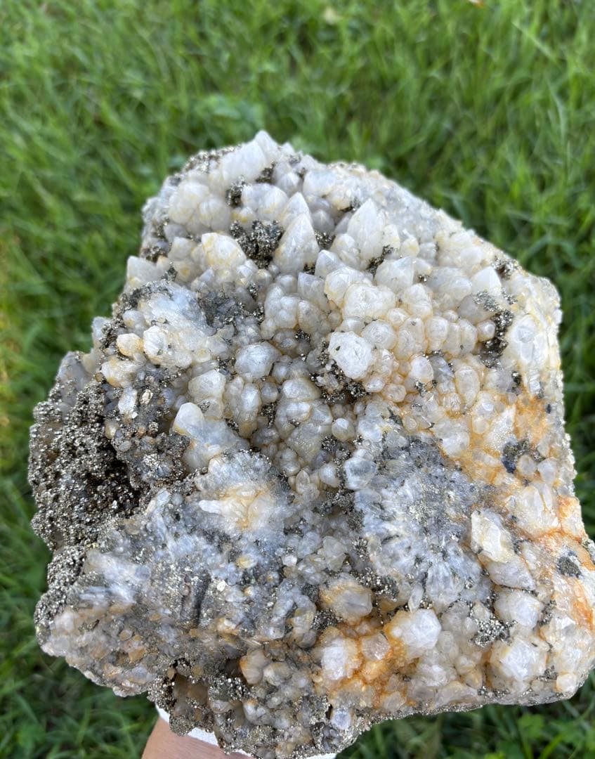 【匿名発送】4.5 kg ！ 国産水晶、パイライト共生クラスター