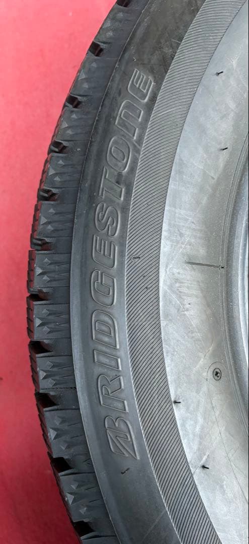 年製2022年バリ山国産Bridgestoneスタッドレスタイヤ4本のみ販売