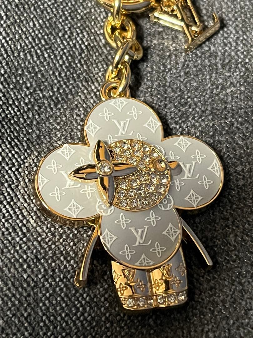 Louis Vuitton 花型キーホルダー