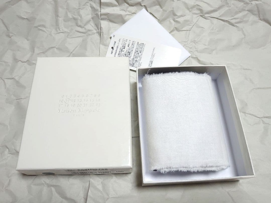 【新品未使用】メゾンマルジェラ コンパクトウォレット