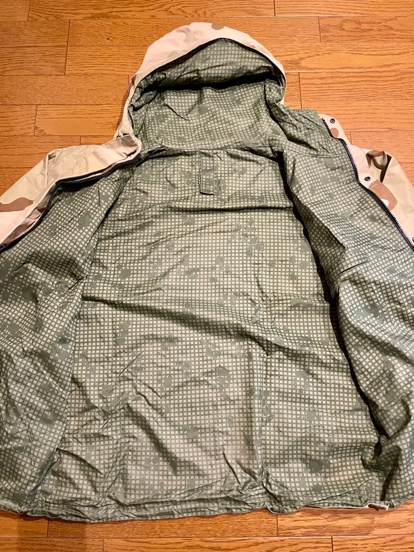 実物本物【最軽量】ゴアテックスパーカー　特殊部隊　リバーシブルナイトカモ　M