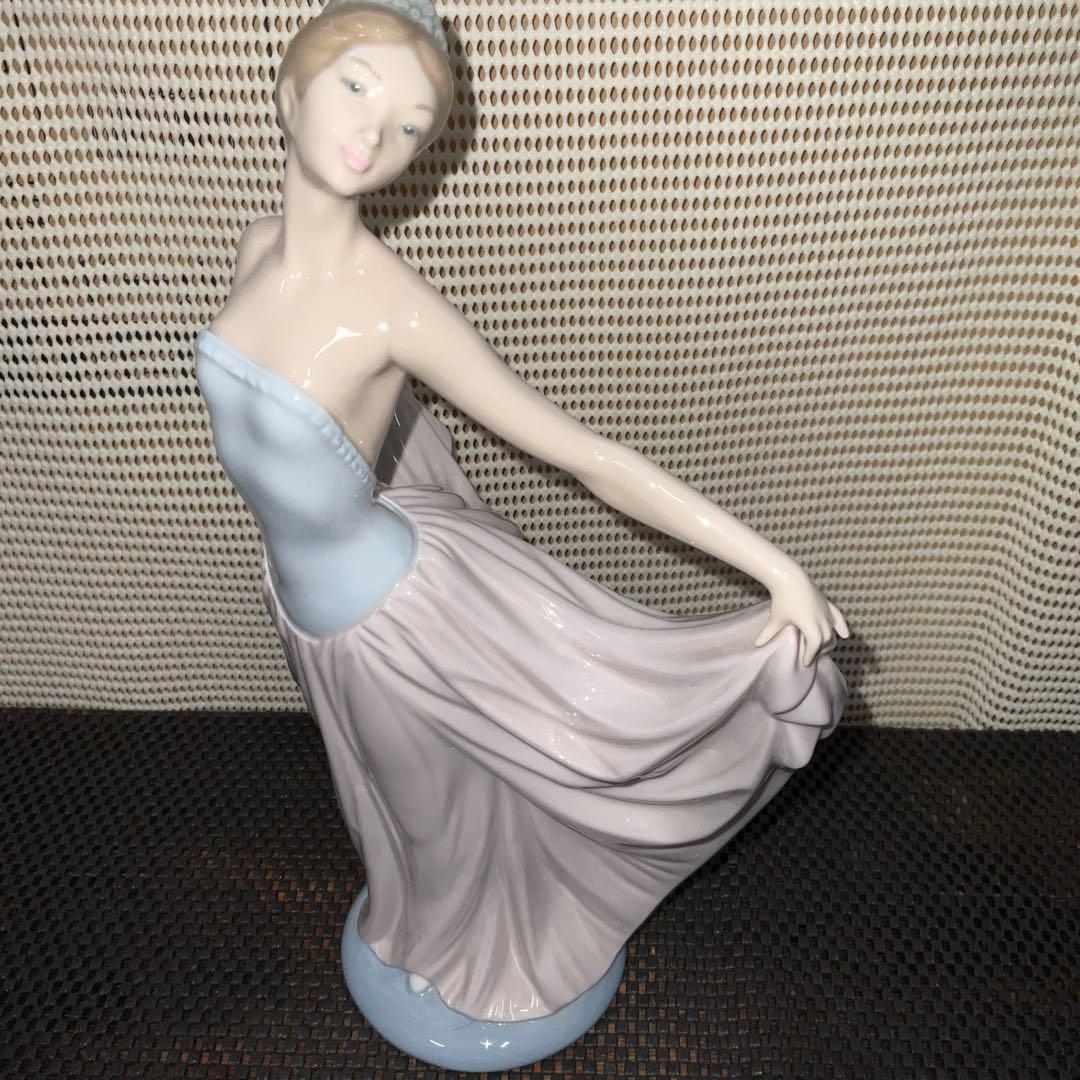 リヤドロ　LLADRO 踊る少女