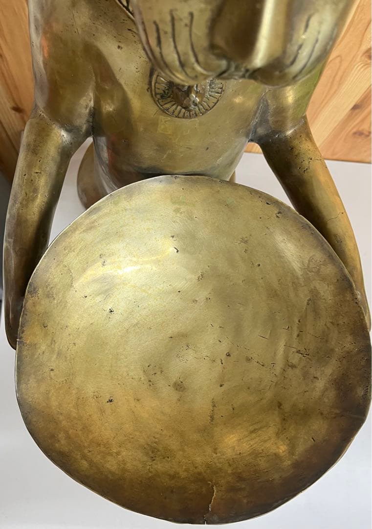 猫のブロンズ(お皿に亀裂あり）