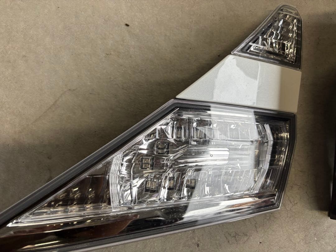 純正 ヴェルファイア アルファード 20系 テールランプ パールホワイト