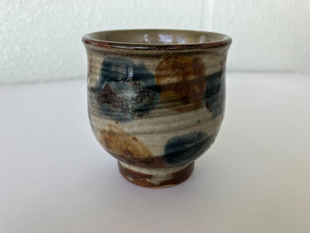 金城次郎作　刷毛目三彩玉打ち湯呑