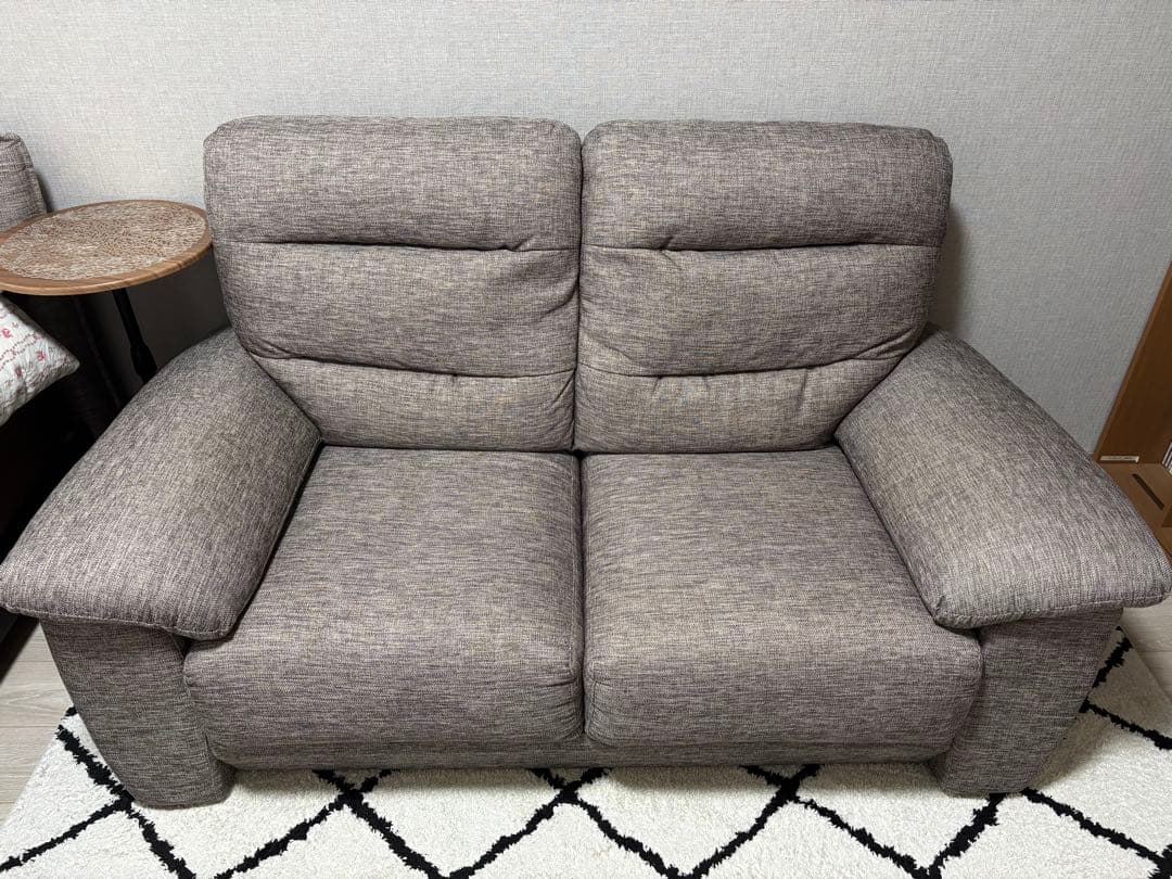 グレージュ2人掛けソファ 厚手クッション