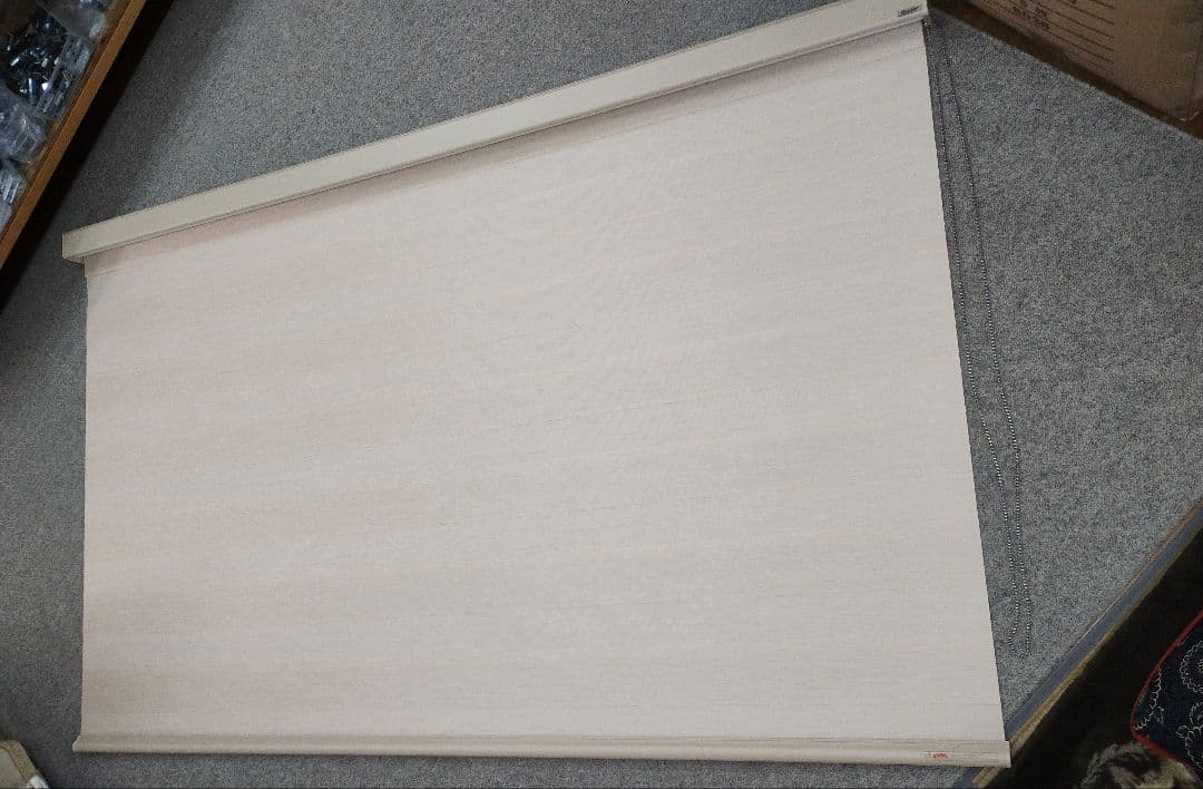 サイズの大きい調光ロールスクリーン 239cm×147cm