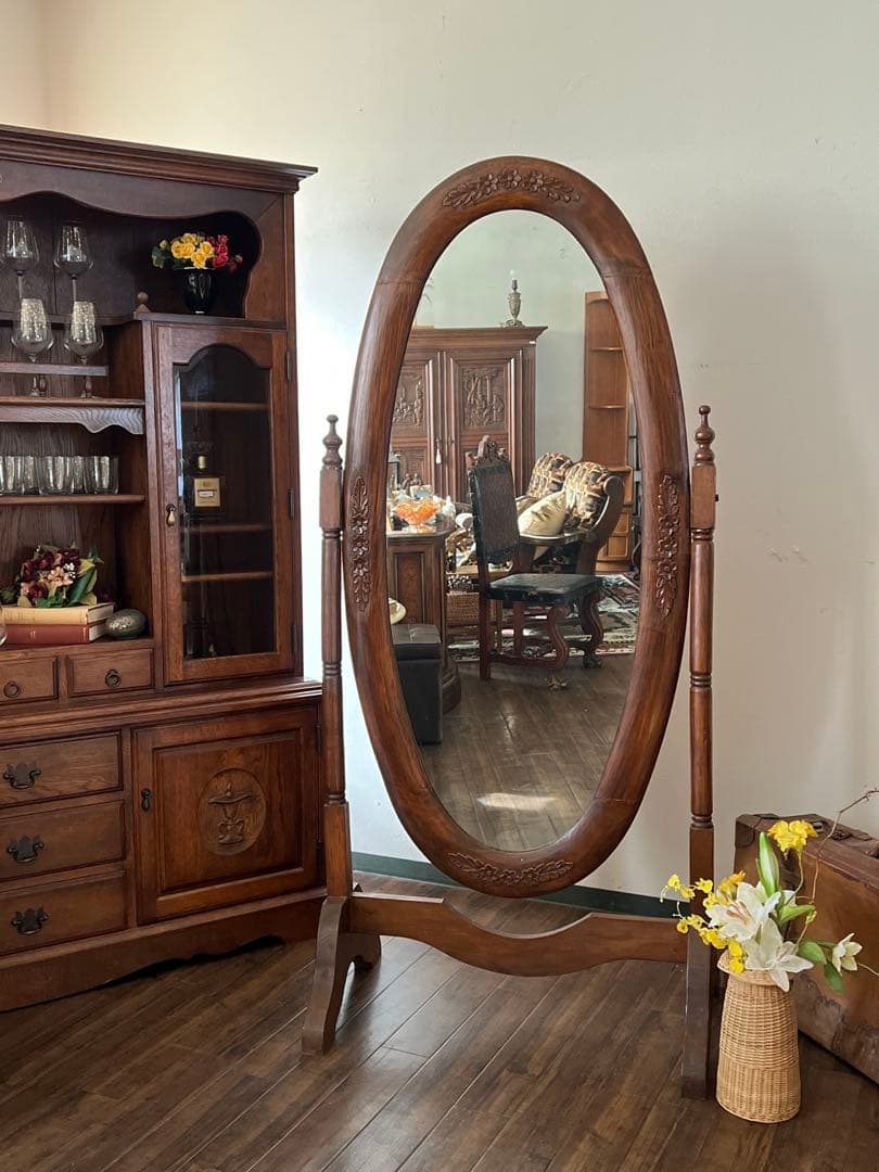 k148r121 重厚感あるオランダ民芸のスタンドミラー 花の彫刻が施された逸品