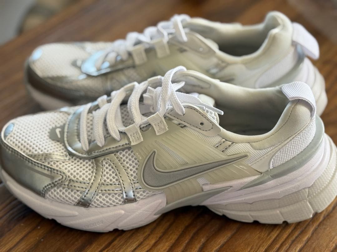 ナイキ V2K ラン　23.5cm ホワイト　シルバー