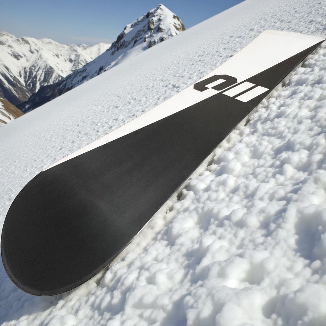 011 ZERO ONE ONE Artistic 156cm スノーボード