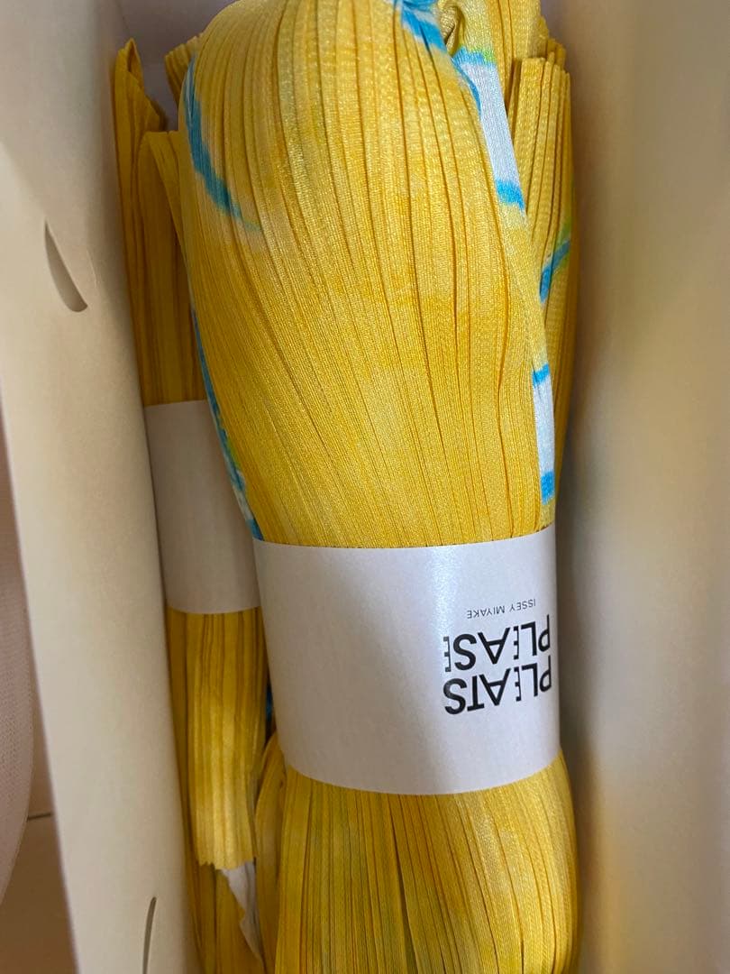 プリーツプリーズイッセイミヤケ　八月新品ワンピース