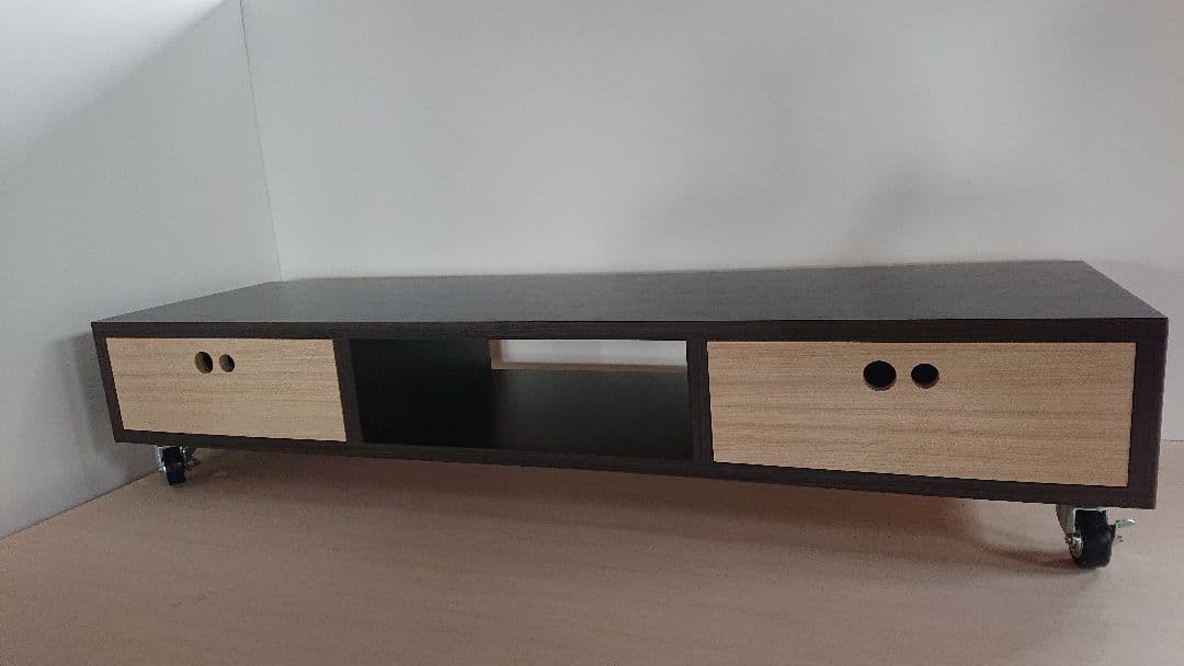 シンプルで使いやすい！大きいキャスター付き　テレビ台