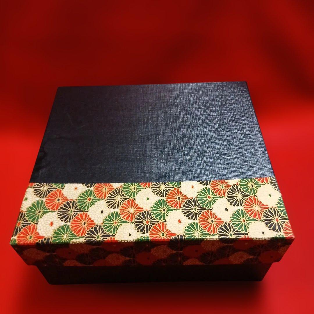 ひな人形(陶器　男雛/女雛/三人官女/左近の桜/　右近の橘/大小台座)