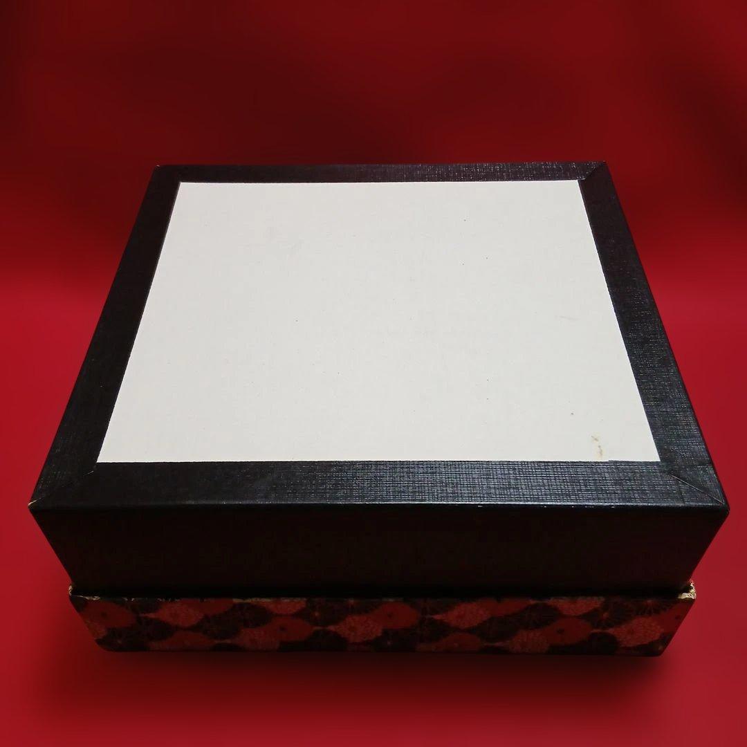 ひな人形(陶器　男雛/女雛/三人官女/左近の桜/　右近の橘/大小台座)