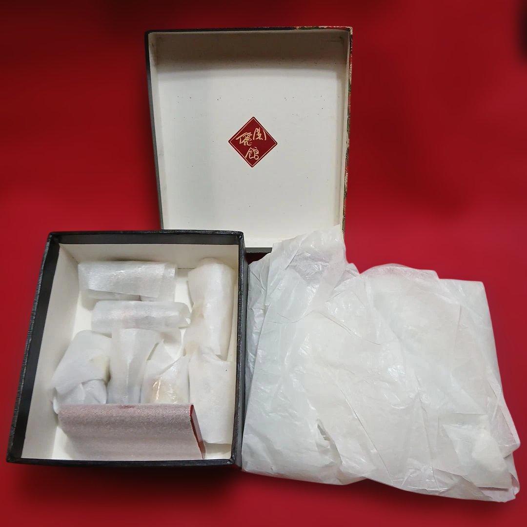 ひな人形(陶器　男雛/女雛/三人官女/左近の桜/　右近の橘/大小台座)