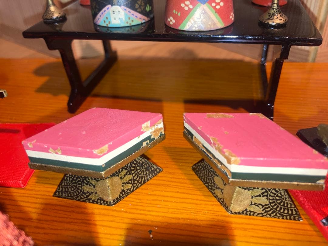 小さい小さい雛人形と小さい小さい雛道具