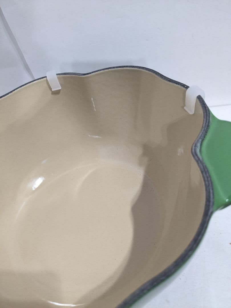 レア品未使用　ル・クルーゼ　ココット　トレフル　クローバー　20cm　エメラルド