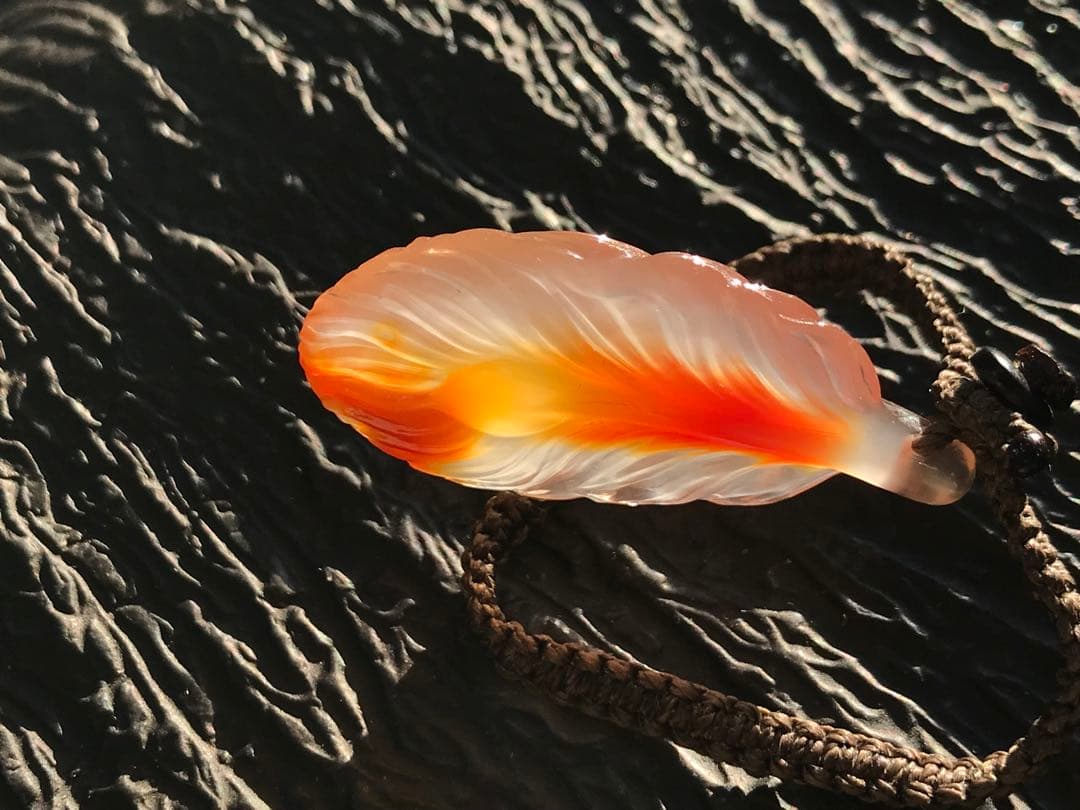 ゴビ石−1328 ゴビ瑪瑙　彫刻『羽毛』