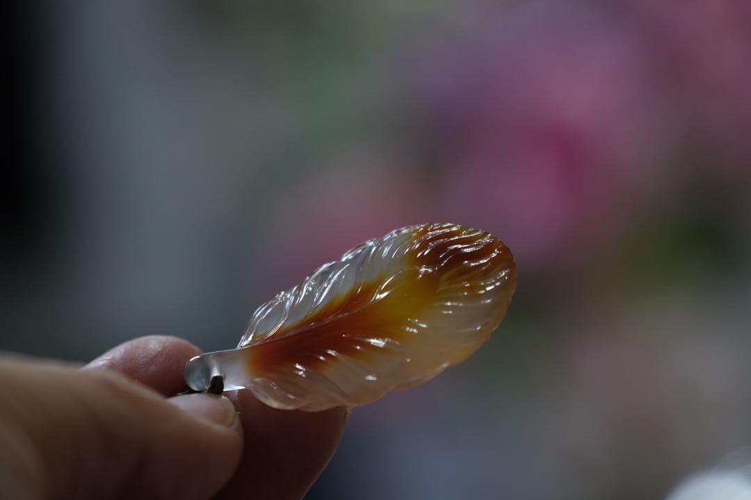 ゴビ石−1328 ゴビ瑪瑙　彫刻『羽毛』