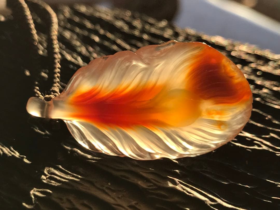 ゴビ石−1328 ゴビ瑪瑙　彫刻『羽毛』