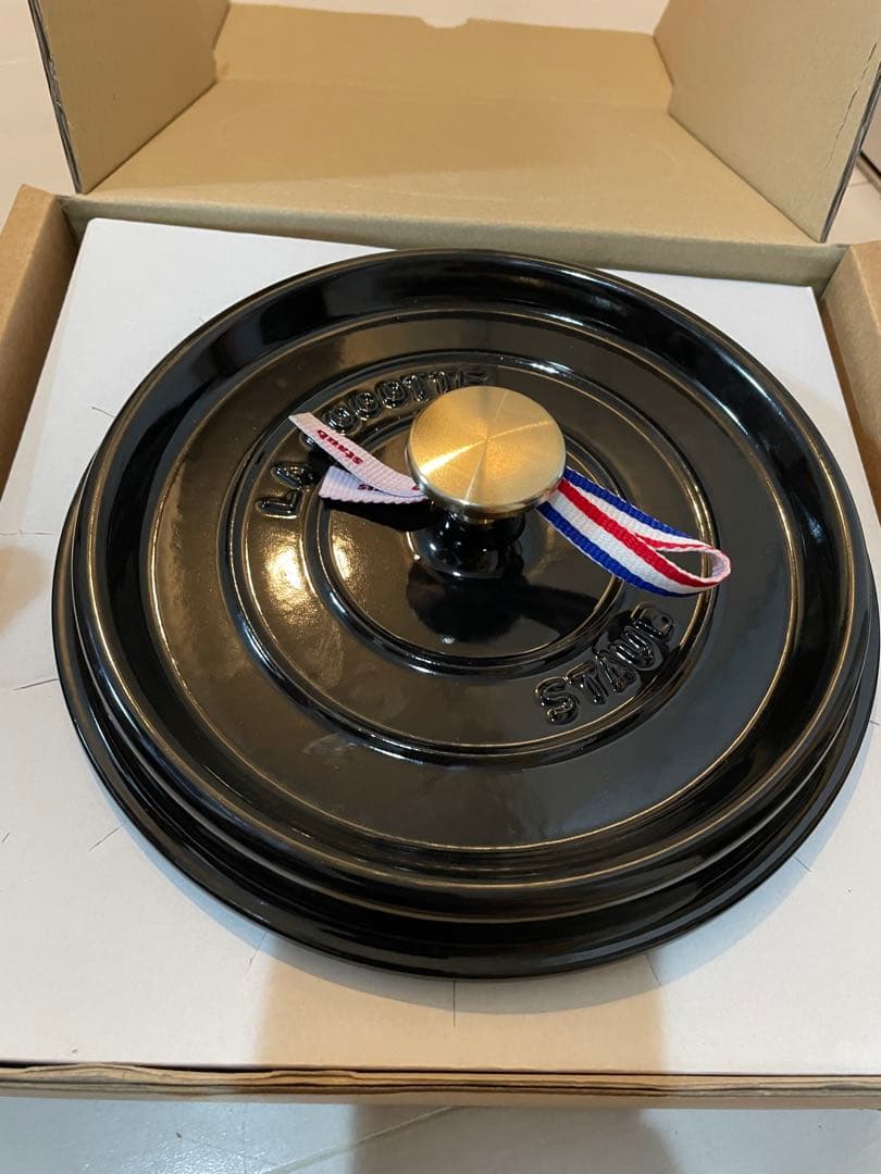 新品　ストウブ　22cm シャイニーブラック