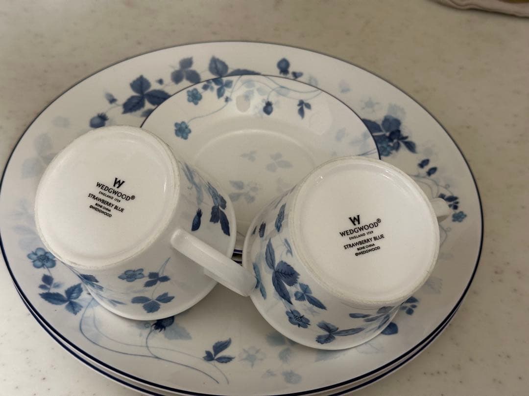  strawberry blue カップ　皿セット