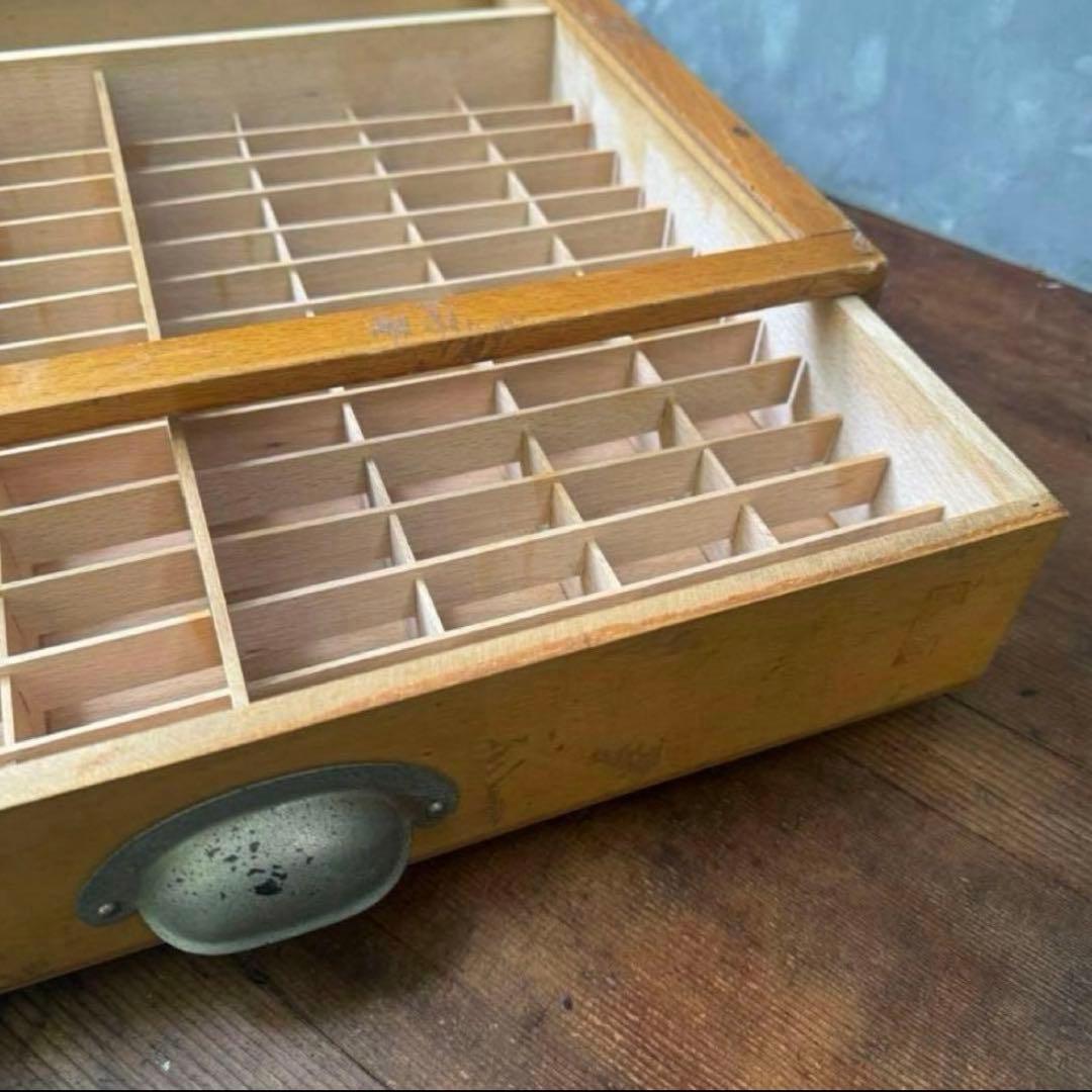 ★お値引き中★ アンティークイニシャルテープの木箱、小分け引き出し、店舗什器