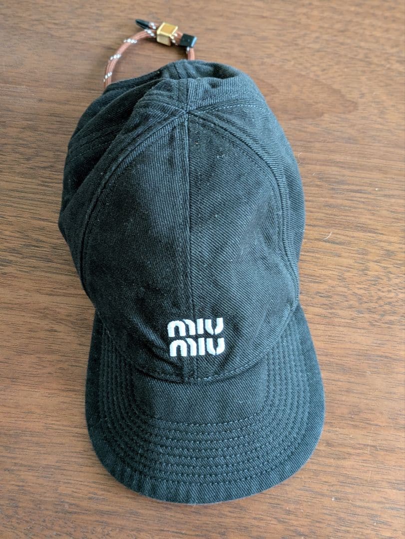 miu miu 黒 ベースボールキャップ M