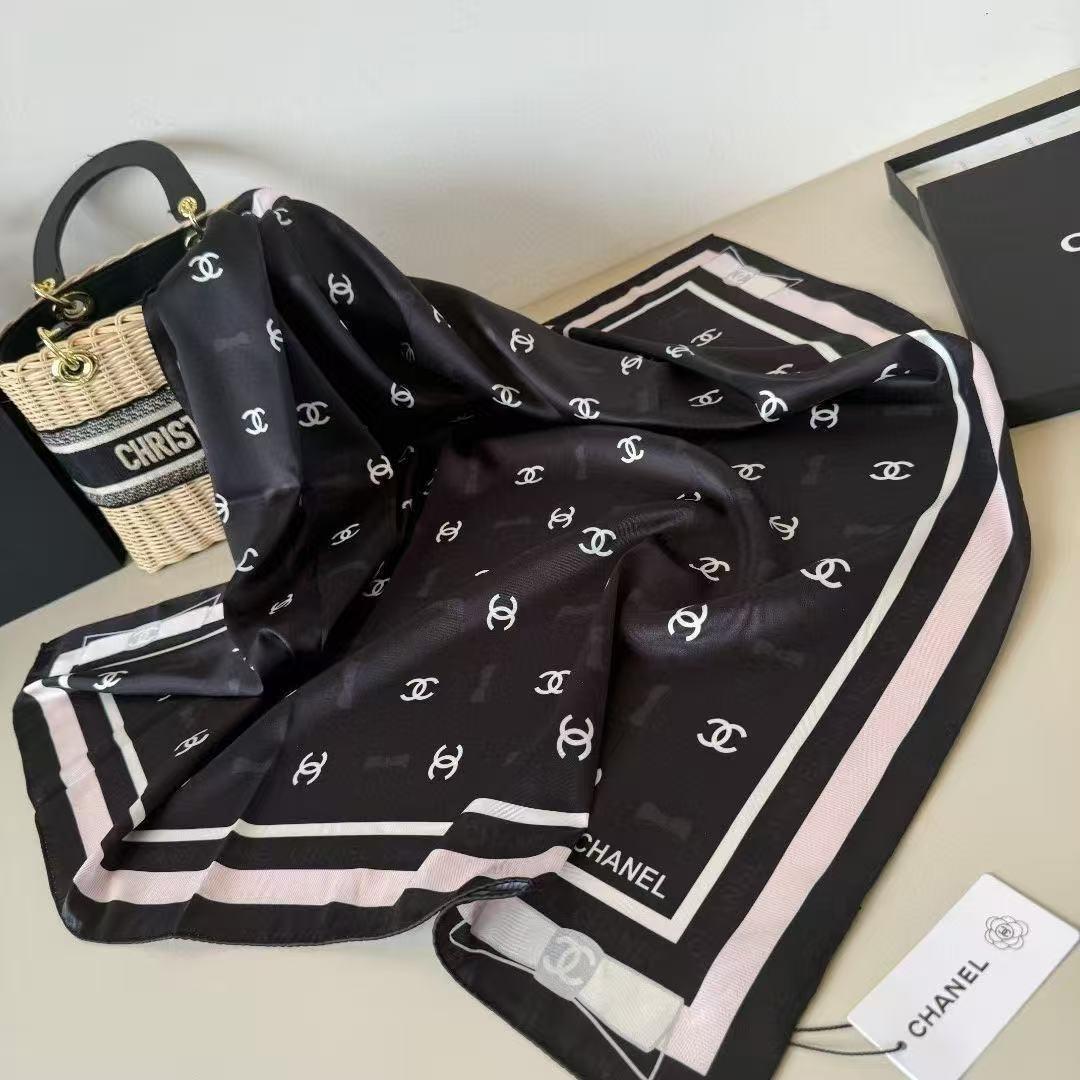 CCロゴ ブラック　大判スカーフ♡ 新品未使用