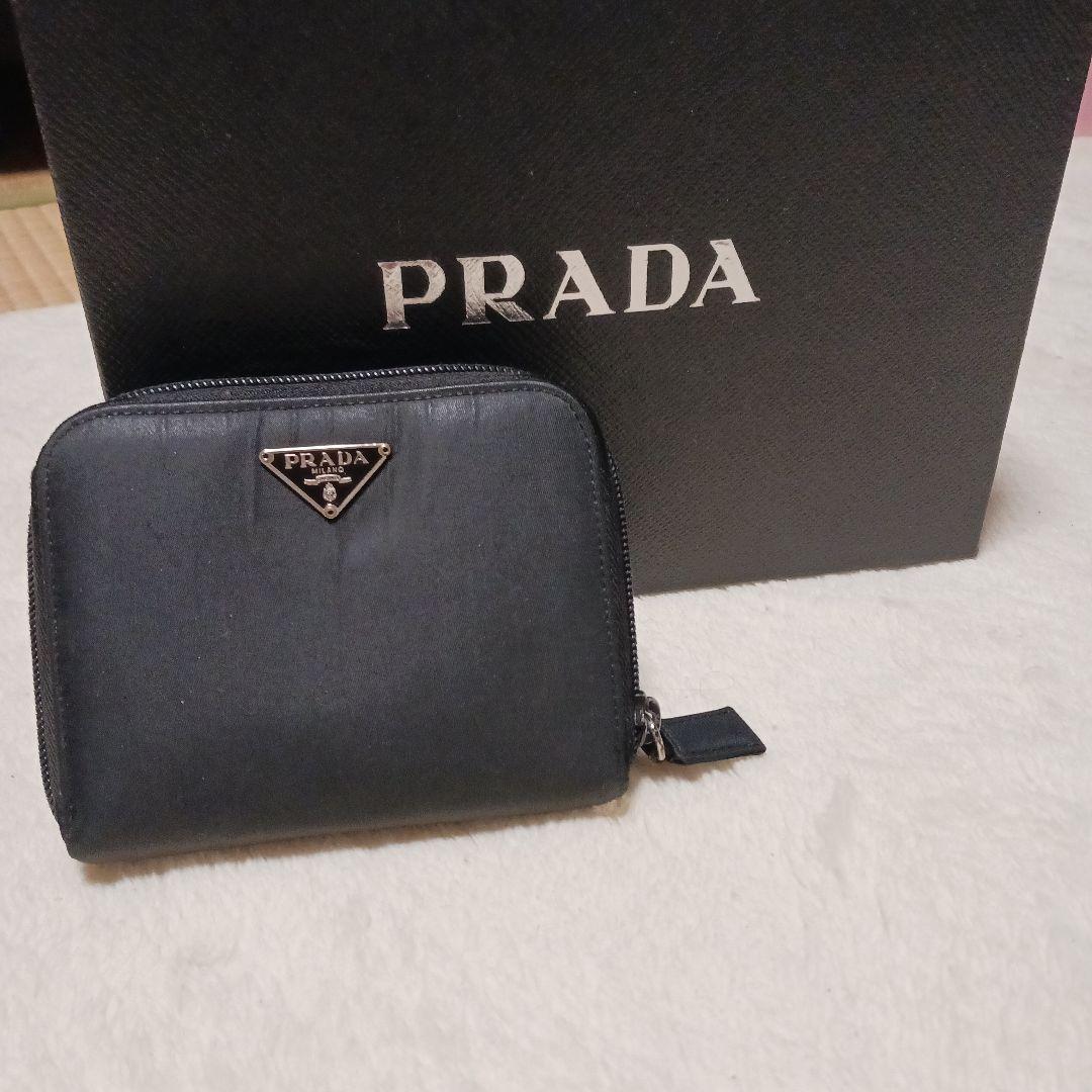 【PRADA】ラウンドジップ三角プレート テスートナイロン♡