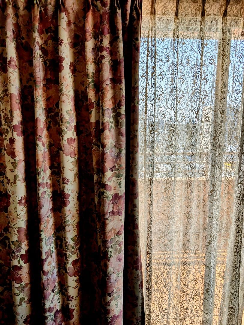 花柄　遮光カーテンとレースカーテンセット